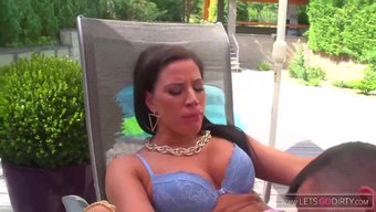 Athina Love'Un Pis Konuşma Şovu: Yaramaz Bir Kızın Arzuları