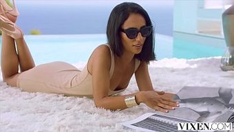 Göz Alıcı Esmer, Derin Boğaz Ve Kaşıklama Teknikleriyle Hakimiyet Kuruyor