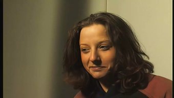 Doğal Büyük Göğüslü Genç Avrupalı Genç Kendini Kamerada Tatmin Ediyor