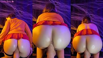 Şişman Bebek Velma, Vahşi Bir Cadılar Bayramı Sikişinde Devasa Bir Yarrağa Karşı Koyuyor