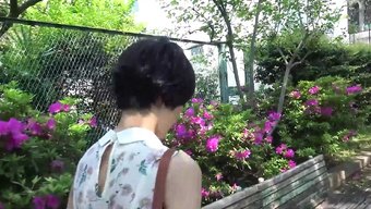 Asyalı Japon Bebek Mari Haneda'Nın Derin Sakso Ve Sert Sikişi Yakın Çekim