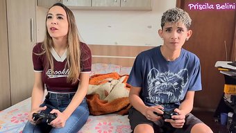 Üvey Annem Evde Yokken Üvey Abimin Aletinin Üstüne Oturdum.