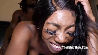 Cameron Ve Crystal, Irklararası Bir Çift, Yoğun Cinsel Aktiviteye Giriyorlar