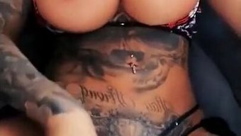 Delikli Büyük Doğal Göğüslü Alman Bebek