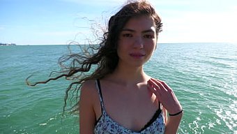 Minyon Luna, Tüylü Poposuyla Büyük Bir Yarrağı Beceriyor Ve Spermlerle Kaplanıyor