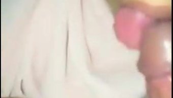 Amirah, Iki Erkekle Üçlü Yapıyor