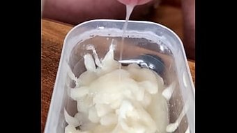 Ingiliz Güzelin Birden Fazla Erkekten Gelen Spermi Yuttuğu Derleme