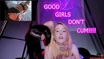 Genç Kızlar Karşılıklı Mastürbasyon Ve Yastıkla Sevişmeye Dalarlar