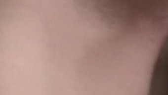 Amatör Olgun Ev Kadını Cinsel Arzularını Çevrimiçi Olarak Keşfediyor