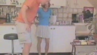 Hye'Nin Üvey Babası Ve Yeğeni Ile Beklenmedik Bir Üçlü Yapması.