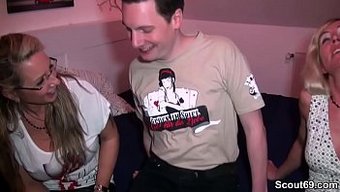 Olgun Alman Milf Üvey Oğluna Oral Zevk Veriyor