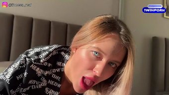 Karın Sen Yokken Sıkılır Mı? Tabii Ki Sıkılmaz! Amına Başkasının Sikini Sokmakla Meşgul Olacak...