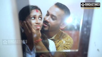 Hintli Karısı, Kocasını Iyi Donanımlı Bir Sevgiliyle Sıcak Bir Buluşmada Aldatıyor