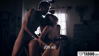 Fotoğrafçının Stüdyosunda Göz Alıcı Siyah Kadınla Yasak Ilişki