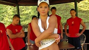 Milf'Ler, Basketbol Takımını Sert Bir Grup Seksle Ele Geçiriyorlar