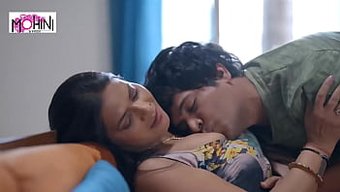 Güzel Hintli Öğretmen, Bu Amatör Üniversite Videosunda Öğrencisini Baştan Çıkarıyor.