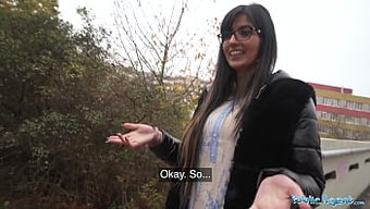 Halka Açık Ajanın Mutlu Pakistanlı Kadını, Halka Açık Tuvalette Oral Seks Yapıyor Ve Sikişiyor