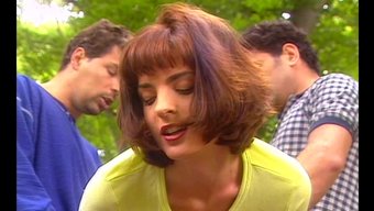 Margot'Un Vahşi Yolculuğu: Sıcak Bir Tren Setiyle Heyecan Verici Bir Üçlü