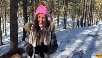 Gerçek Çift Katty West Ve Erkek Arkadaşı Karlı Ormanda Sikişti, O Iki Kez Geldi.