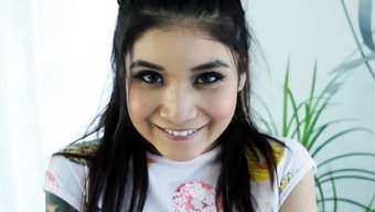 Babamın Lolipopunu Emmeye Bayılıyorum - Brenna Sparks, O Tatlı Asyalı Genç.