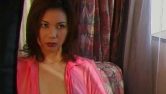 Arap Temalı Erotik Videoda Olgun Tayvanlı Kadın