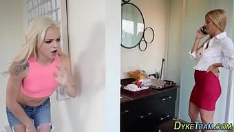 Sarışın Genç Kız Milf Ile Strapon Zevkini Keşfediyor