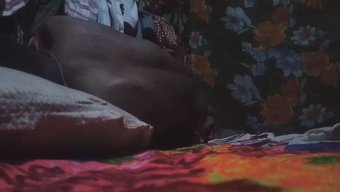 Amerikalı Büyükanne Anjali Ve Ben, Hassas Meme Uçlarına Ve Klitorisine Odaklanarak Duygusal Bir Masaj Seansı Yapıyoruz.