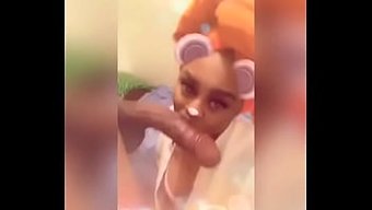 Milf Sakso Çekiyor Ve Üstte Sürüyor