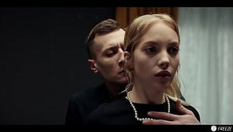 Bdsm Bebek Derlemesi: Charlie Dean Ile Zamanla Dondurulmuş Zevk