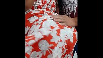 Muhteşem Genç Karı, Genç Çıtır, Otobüs Durağında Otostop Çekti, Ulaşım Sağladım Ve Onunla Seks Yaptım.