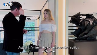 Öğrenci, Profesörün Yardımıyla Sınavı Geçmeye Çalışıyor.