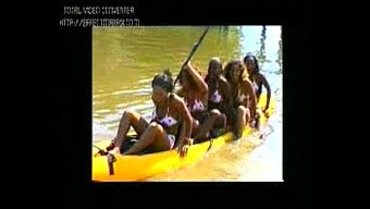 Afrikalı Güzellik Külotla Twerk Yapıyor