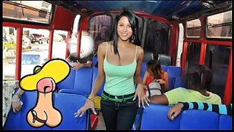 Genç Kolombiyalı Natasha, Vahşi Bir Yolculuk Için Toplu Taşıma Araçlarına Biniyor.
