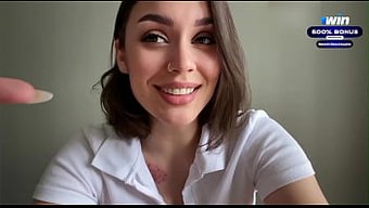 Formda Öğrenci, Arkadaşı Tarafından Eski Sevgilisi Için Sikişirken Kendini Kaydediyor