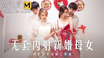 Koreli Ve Japon Güzeller, Büyük Doğal Göğüsleriyle Sert Bir Orginin Tadını Çıkarıyorlar