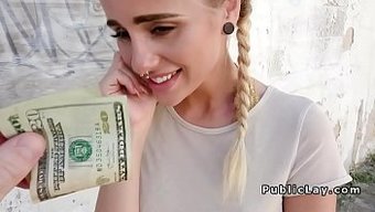 Gerçekte Açık Hava Ortamında Sarışın Bir Amatörle Halka Açık Seks