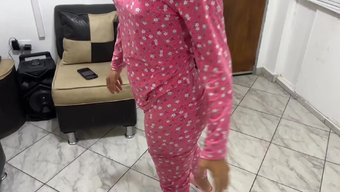 Üvey Kızı Büyük Hd Kamerada Sik Üzerinde Twerk Yapıyor