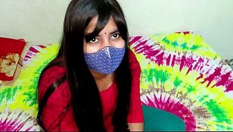 Fit Hatun, Yakışıklı Üvey Teyzesiyle Sikişiyor.