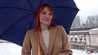 Kessie Shy'Nin Iyi Donanımlı Bir Partnerle Sert Anal Seks Için Doyumsuz Iştahı