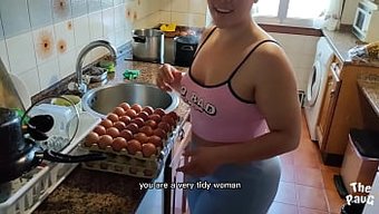 Milf Komşu Amatör Adamdan Arkadan Alıyor