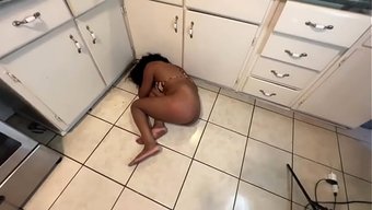 Kanka, Orospunu Öyle Bir Siktim Ki Yürüyemiyor. Lucky, Fiji’nin Kıvırcık Saçlı, Iri Memeli Götüyle Şanslı Bir Seri Yakaladı.