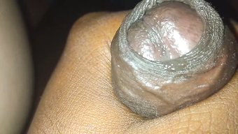 Kızıl Saçlı Genç Hanımefendi Hükmediyor Ve Spermleri Yutuyor