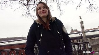 Alman Izci Elena'Nın Model Ajanıyla Gizli Buluşması