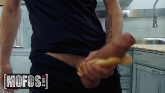 Ladybug Danny D Ve Angel Emily, Bir Sosis Bükülmesi Ile Sıcak Bir Üçlüde