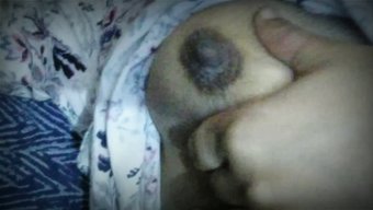 Amatör Cowgirl, Olgun Hintli Çiftle Orgazm Yolculuğuna Çıkıyor