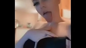 Büyük Bir Yarrağı Olan Oral Seks Ve Derin Boğaz