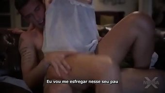 Ateşli Bir Kadın, Seksi Kayınvalidesiyle Sikişiyor.