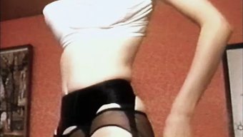 Vintage Güzellik, Duygusal Striptizde Iç Çamaşırı Döküyor