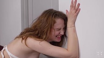 Umarım Kız, Ailesinin Kanepesinde Şiddetle Seviştiğimde Hoşuna Gitmiştir.