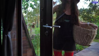 Kızıl Saçlı, Otel Odasında Sıcak Ve Sert Bir Sikiş Için Para Ödüyor.